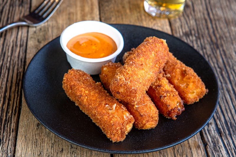 mozzarella sticks deep fried starter
